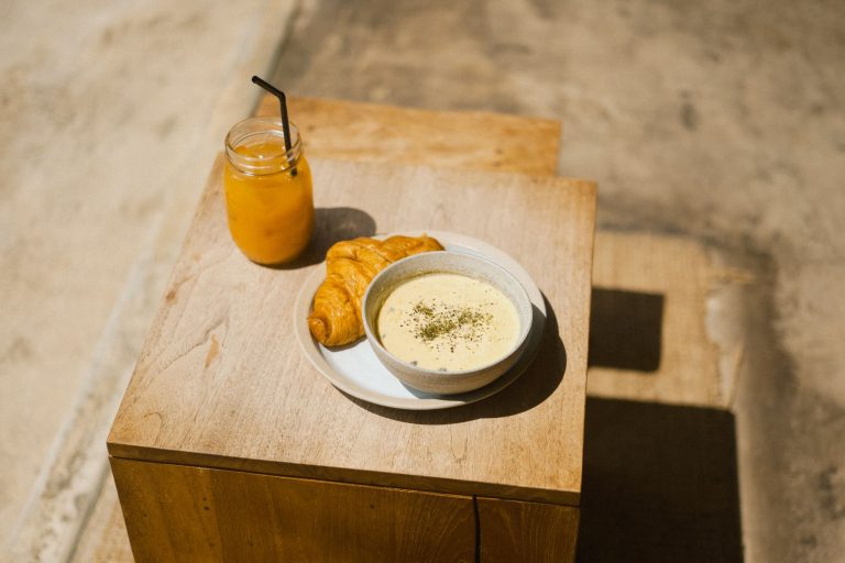 What to Eat with Clam Chowder? (Easy Side Dishes & Pairings) - Mama ...