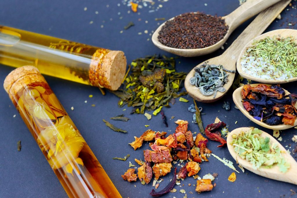 How Much Caffine in Tea? (Sizes, Servings & Portion Guide) - Mama ...