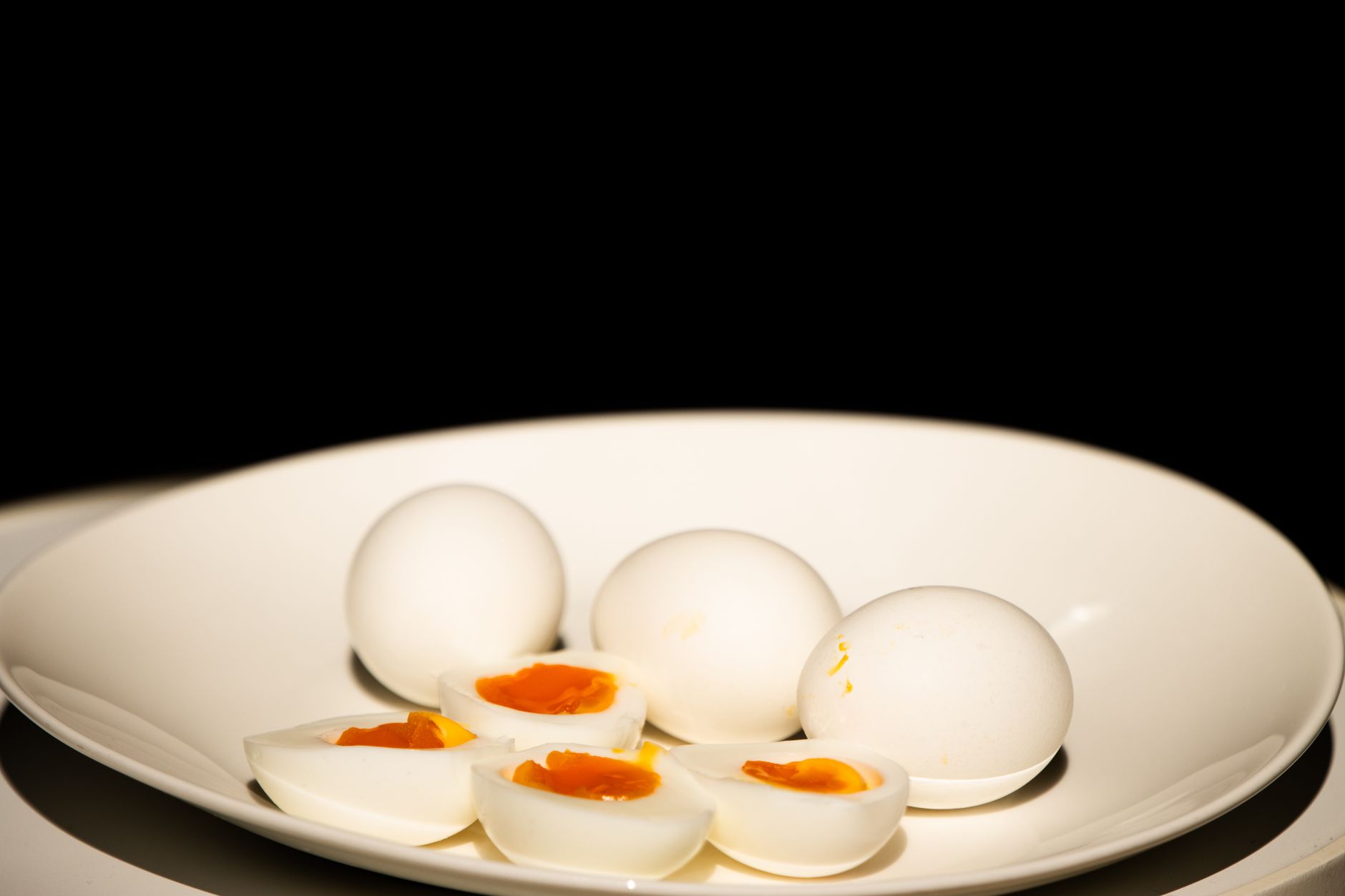 Do Boiled Eggs Have Protein? (Amounts, Portions & Nutrition) - Mama ...