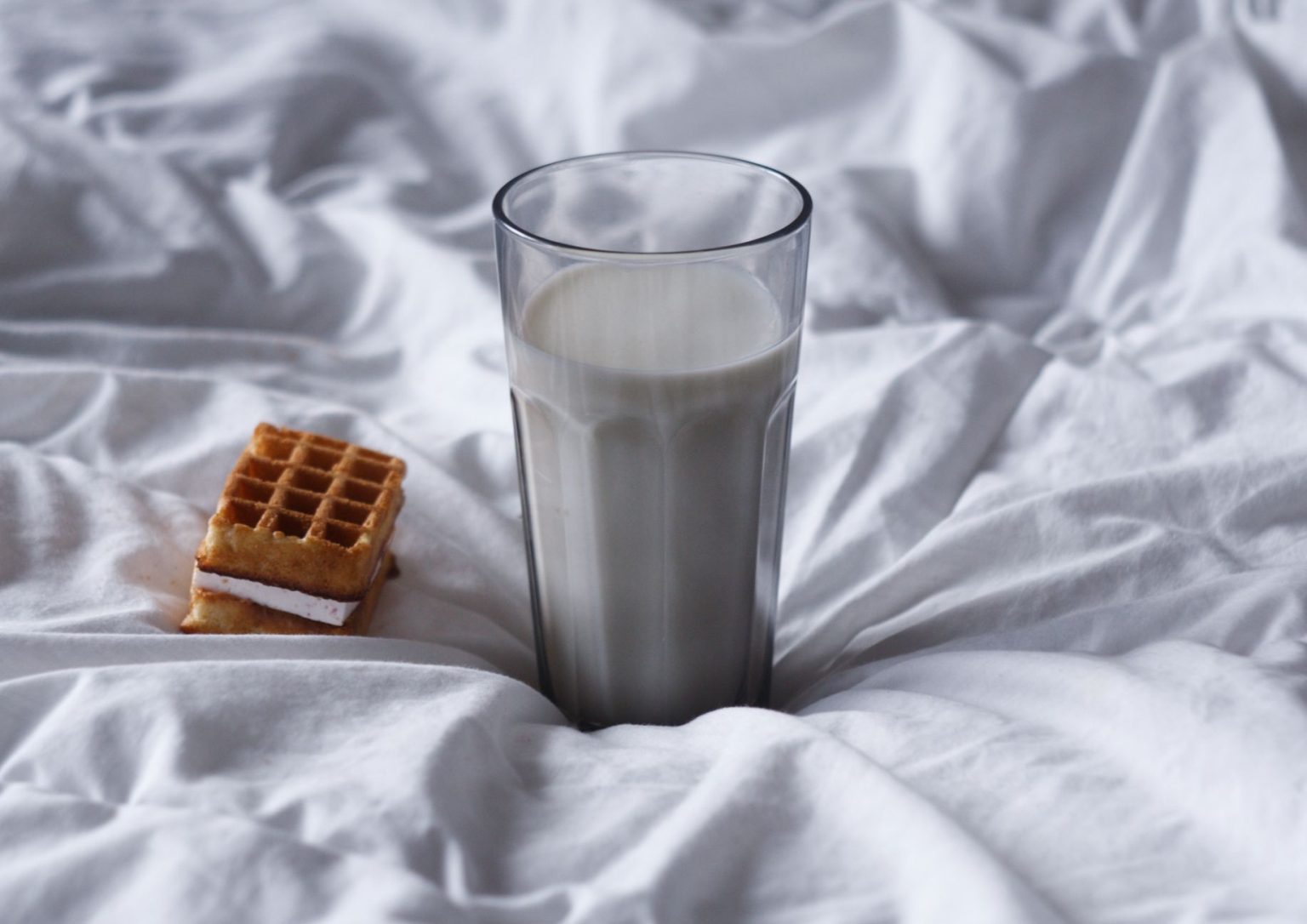 How Long Can Milk Be Out? (Food Facts, Uses & Serving Ideas) - Mama ...