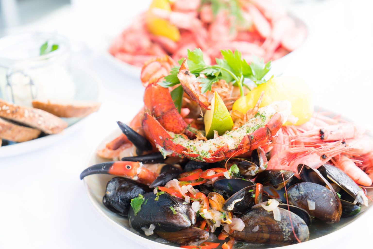 Does Lobster Taste Like Crab? (Flavor, Texture & Pairings) - Mama ...