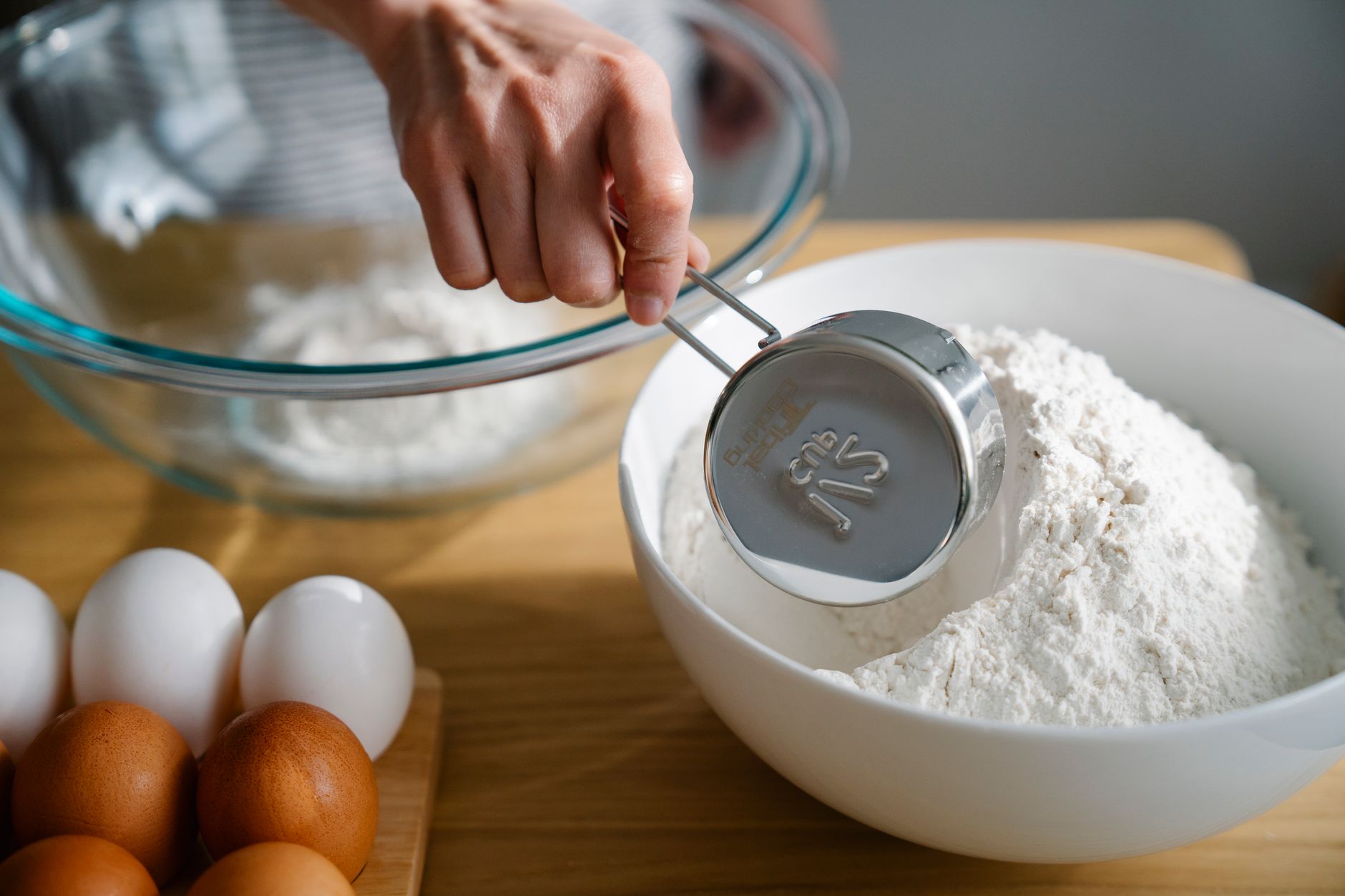 How Many Oz Per Cup? (Kitchen Conversions & Measuring Tips) - Mama ...