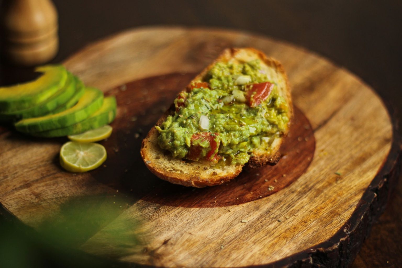 How Many Carbs in Avocado? (Nutrition Facts & Serving Sizes) - Mama ...